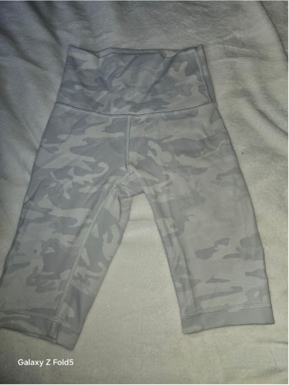 Women's Lululemon Leggings Size 2 Grey White Camo